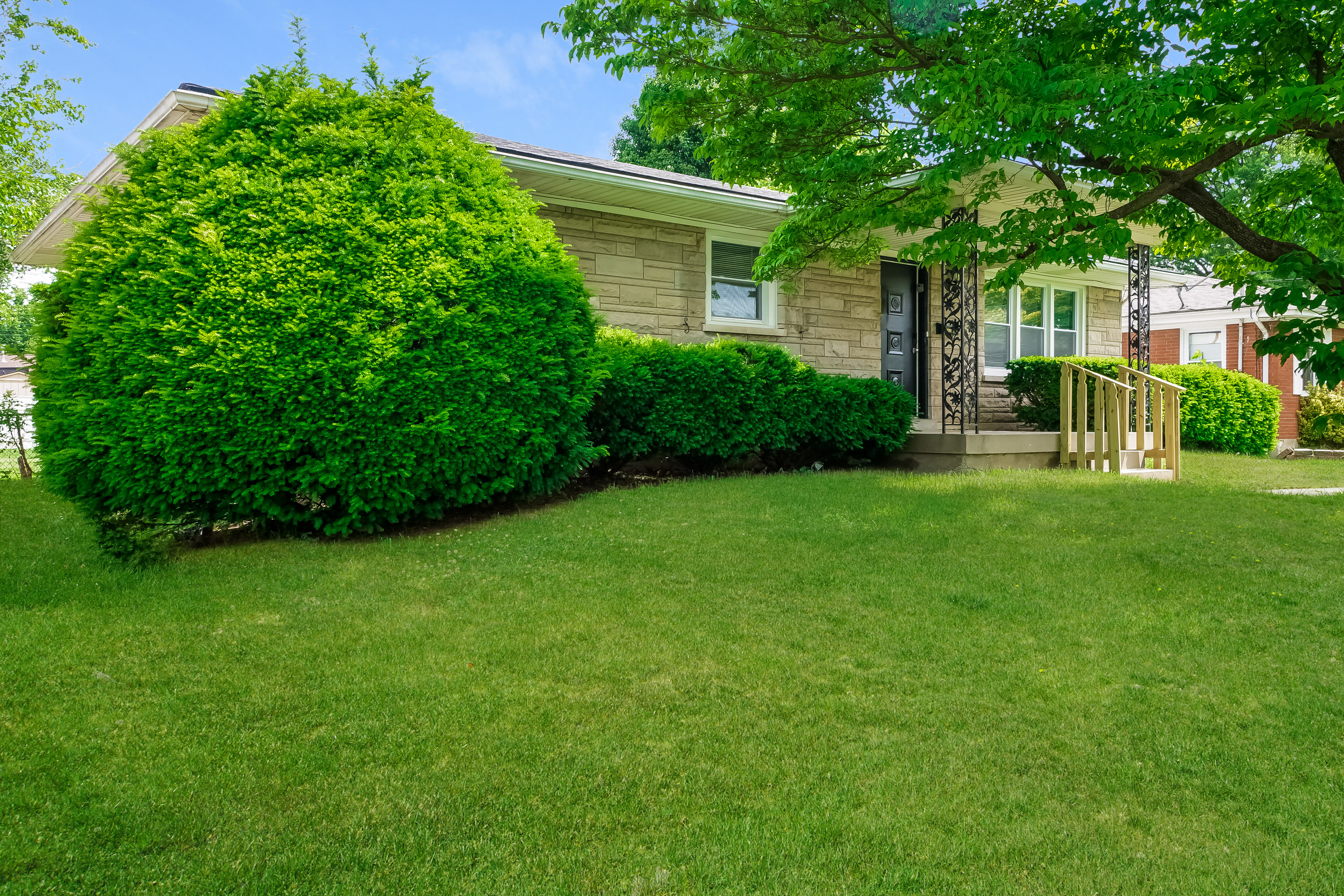 2309 BURRELL DR LOUISVILLE, KY 40216